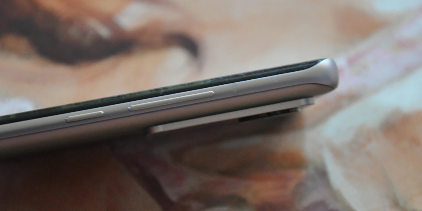Xiaomi 12 sodi v kategorijo manjših mobitelov 