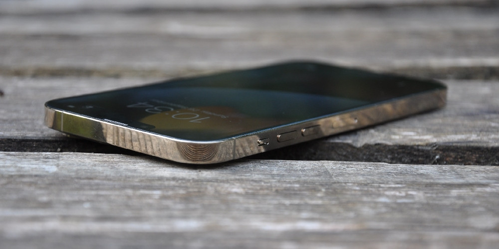 Test na dlani Apple iPhone 13 Pro Max Telekom Slovenije